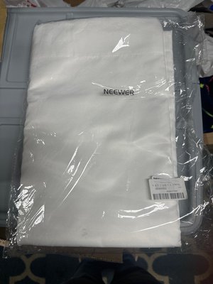 Photo of free Neewer 6x9ft cloth white photo back (newark)