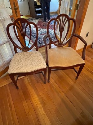 Photo of free Dining room table, chairs etc (Stoneham, ma)