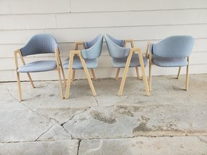 Photo of free 4 dining or kitchen chairs (Yellow Springs Road)