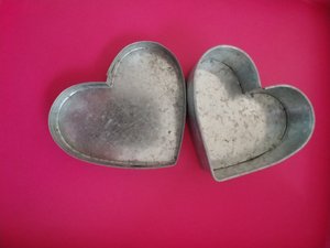 Photo of free Heart Shaped Tin Trinket Box (Waterlooville PO8)