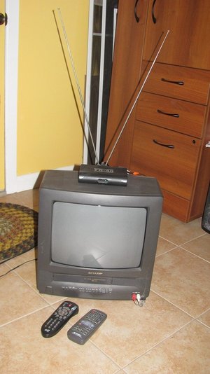 Photo of free TV/VCR Combo with Digital TV Tuner (Feasterville)