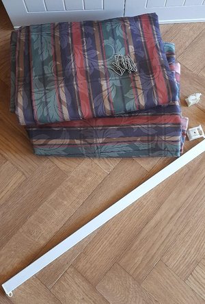 Photo of free Pair of small lined curtains + curtain rail (White City GL4)