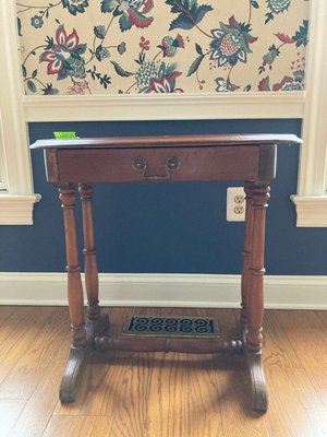 Photo of free Cute little table (Solebury PA)