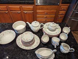 Photo of free China dinner set (Downtown Dallas)