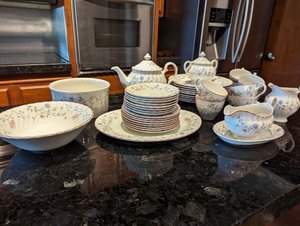 Photo of free China dinner set (Downtown Dallas)