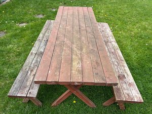 Photo of free picnic table (Clayton)