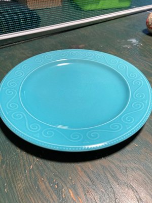 Photo of free Blue dinner plate (North Frederick)