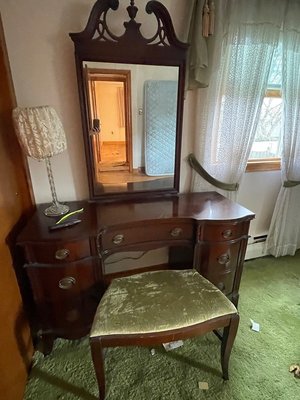 Photo of free Vintage vanity - Don’t miss out (Stoneham, ma)