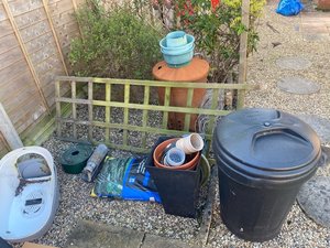 Photo of free garden items/enclosed litter tray (TA6)