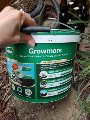 Photo of free 10kg of Growmore plant feed (Newington Green N16)