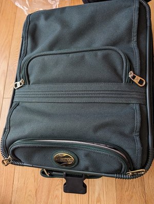 Photo of free Green overnight bag with wheels (Old Barrhaven)