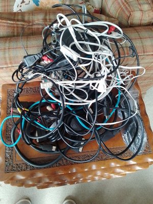 Photo of free electronic cabling (South Woodford E18)