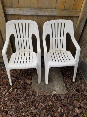 Photo of free Pair of outdoor chairs (Hunt Club)