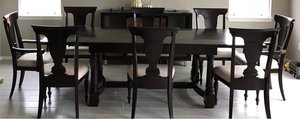 Photo of free Dining room table and chairs (Heritage Lake)