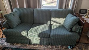 Photo of free Green couch (Exton/Chester springs)