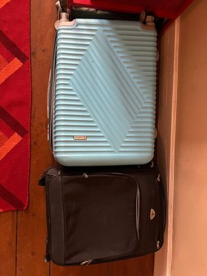 Photo of free suitcases (Saint Luke's EC1Y)