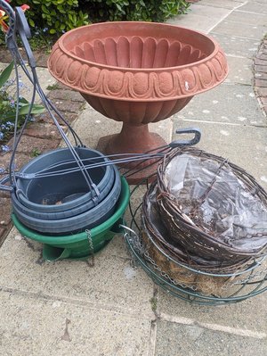 Photo of free Collection of hanging baskets / pot (walberton)