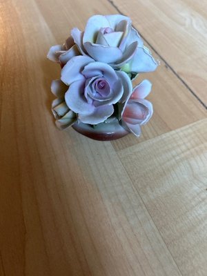 Photo of free Small ceramic flower decor (L5L 5P5)