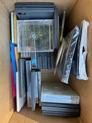 Photo of free CD/DVD cases and sleeve (Mountain View nr train station)