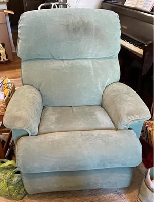 Photo of free lazy boy chair (Matteo drive, Wilmington.)