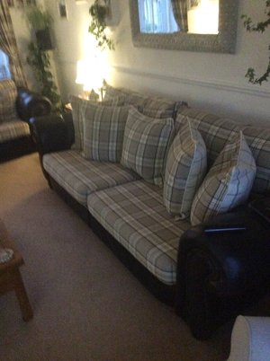 Photo of free Leather settee (CM13)