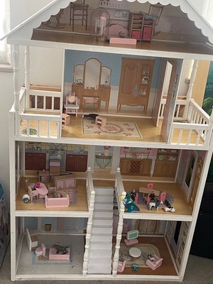 Photo of free Large doll house (Chelsea, SW10)