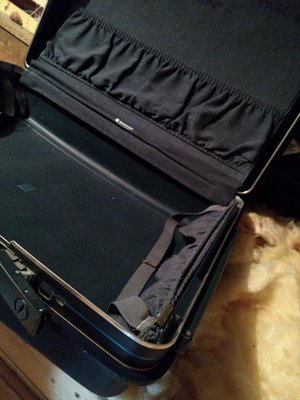 Photo of free Samsonite suitcase (Risinghurst OX3)
