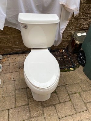Photo of free regular size resdential toliet (Novato (Rowe Ranch area))