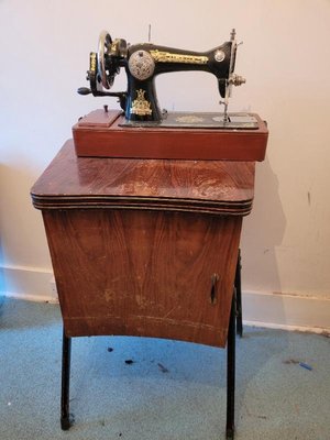 Photo of free Vintage Singer Sewing Machine (Upton E7)
