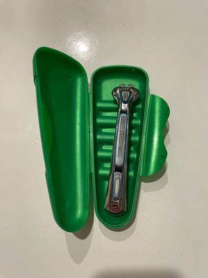 Photo of free razor handle & case (Avon Hill)