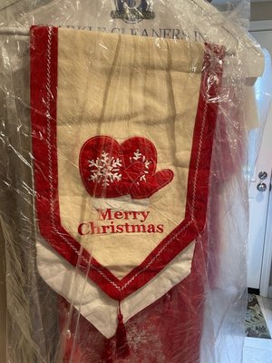 Photo of free Mittens Christmas table runner (Cupertino)