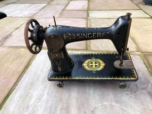 Photo of free Antique Singer Sewing Machine 1940s Vintage (Allbrook SO50)