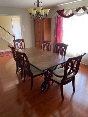 Photo of free Dining room table and 6 chairs (Collegeville/Lower Providence)
