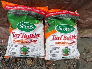 Photo of free Scotts turf builder/insect control (Lynnwood near 176th & hwy 99.)