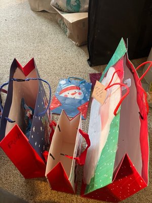 Photo of free Christmas Gift Bags (Paramount, CA)
