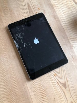 Photo of free iPad mini 2 with broken screen (IP1)
