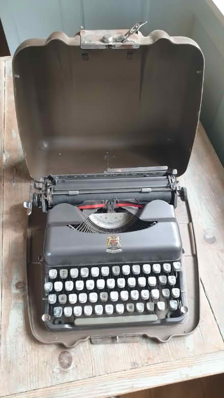 Photo of free Old Imperial travel typewriter (Torre TA23) #2