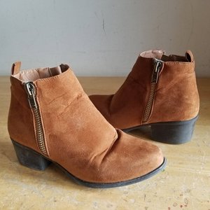 Photo of free Boots - Ardene (Yonge Eglinton)