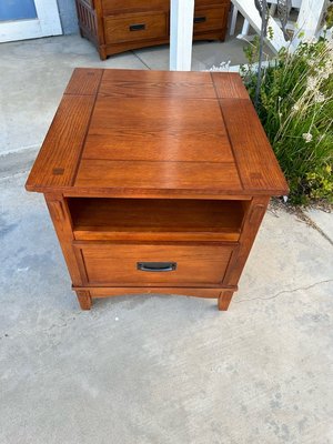 Photo of free End Table (Close to Blooms Ranch)
