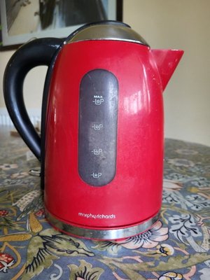 Photo of free Red kettle, working but no automatic switch off (Corston)
