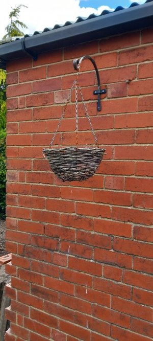Photo of free hanging basket (Farnley LS12)