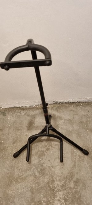 Photo of free Guitar stand (Kew TW9)