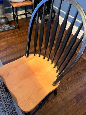 Photo of free expanding Dining table with chairs (Glyndon, md)