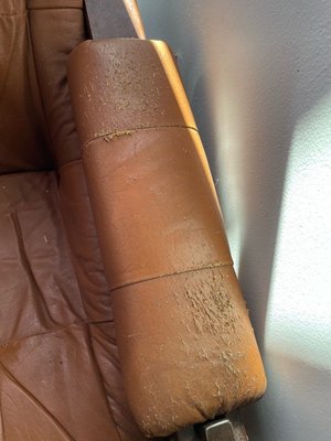 Photo of free 1970s leather reading chair/ottoman (Morrow)