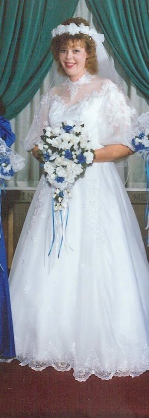 Photo of free Vintage Wedding dress with veil (Talbot Hill)