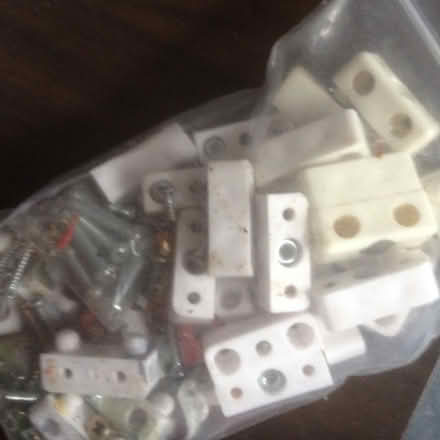 Photo of free connector blocks for drawers (Quinton B32)