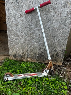 Photo of free Old razor scooter (Sykesville)