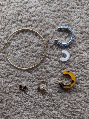 Photo of free Random jewelry (280/Winchester)