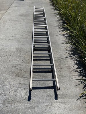 Photo of free 11’ extension ladder (Santa Clara)