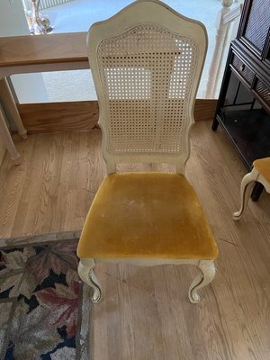 Photo of free French provincial dining set (Clarendon Hills)